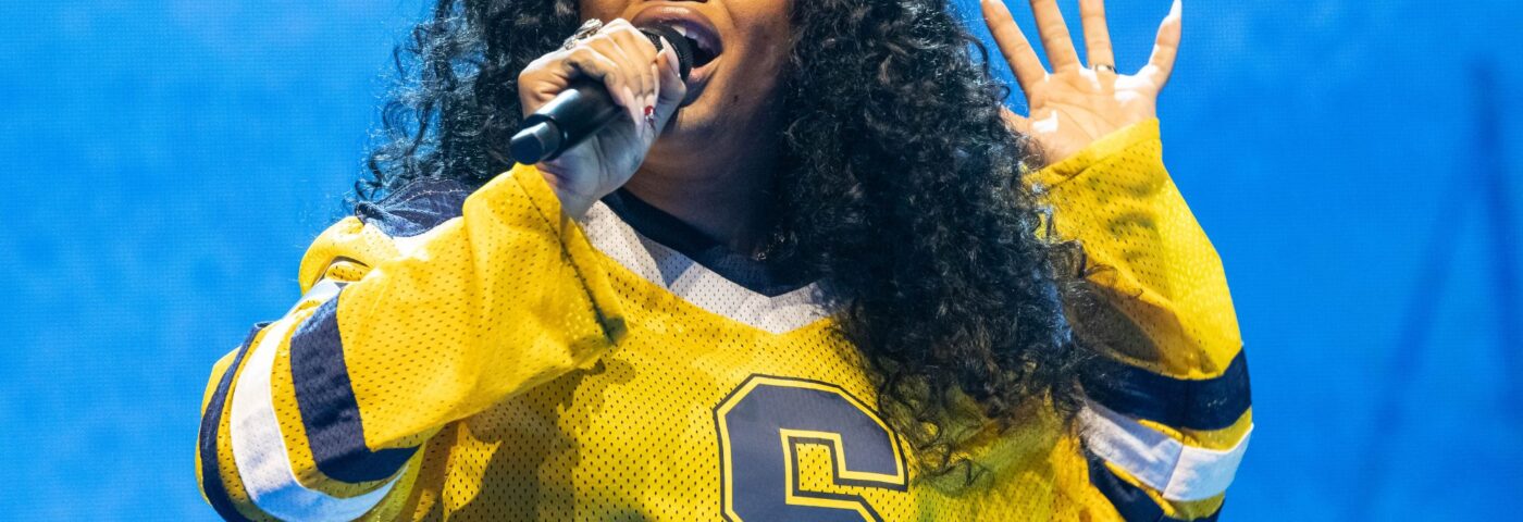 SZA sera la deuxième femme noire à recevoir un prix du Songwriters Hall Of Fame