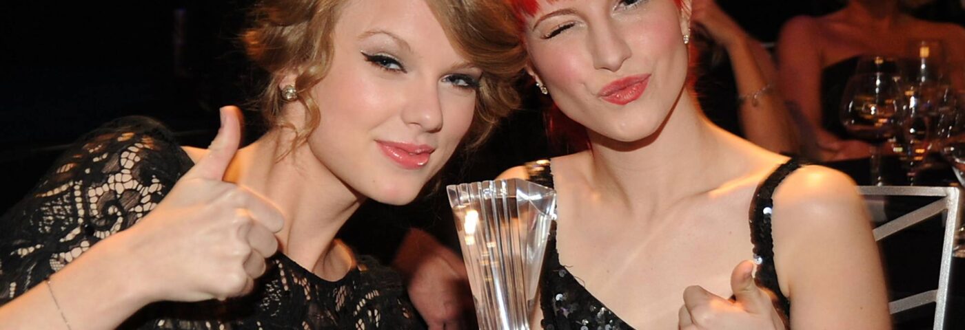 Hayley Williams de Paramore « tellement prête » à partir en tournée avec Taylor Swift