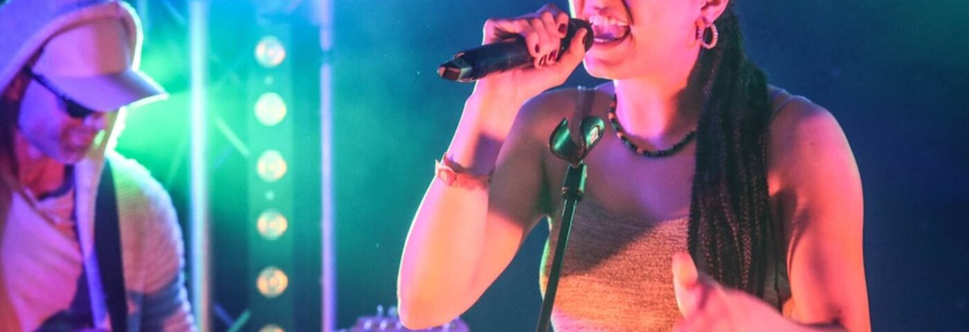 Rencontrez JayaHadADream – le gagnant du Glastonbury Emerging Talent Competition 2024