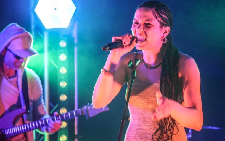 Rencontrez JayaHadADream – les gagnants du Glastonbury Emerging Talent Competition 2024