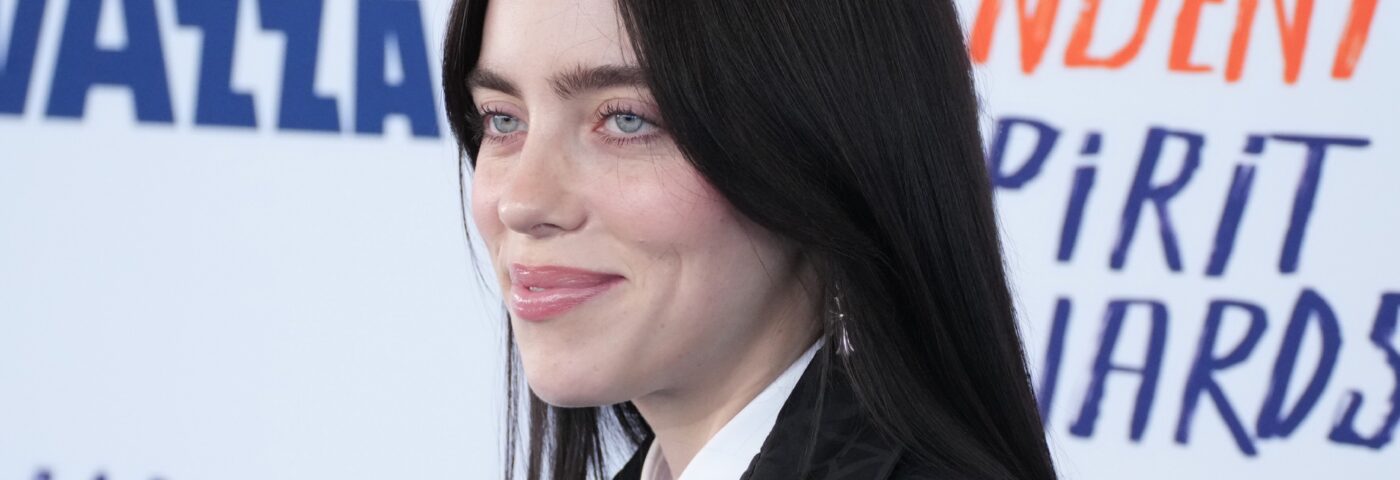 Billie Eilish parle de dysmorphie corporelle et de la façon dont le « plaisir personnel » l'a aidée à vaincre l'insécurité et à se sentir « autonome et à l'aise »