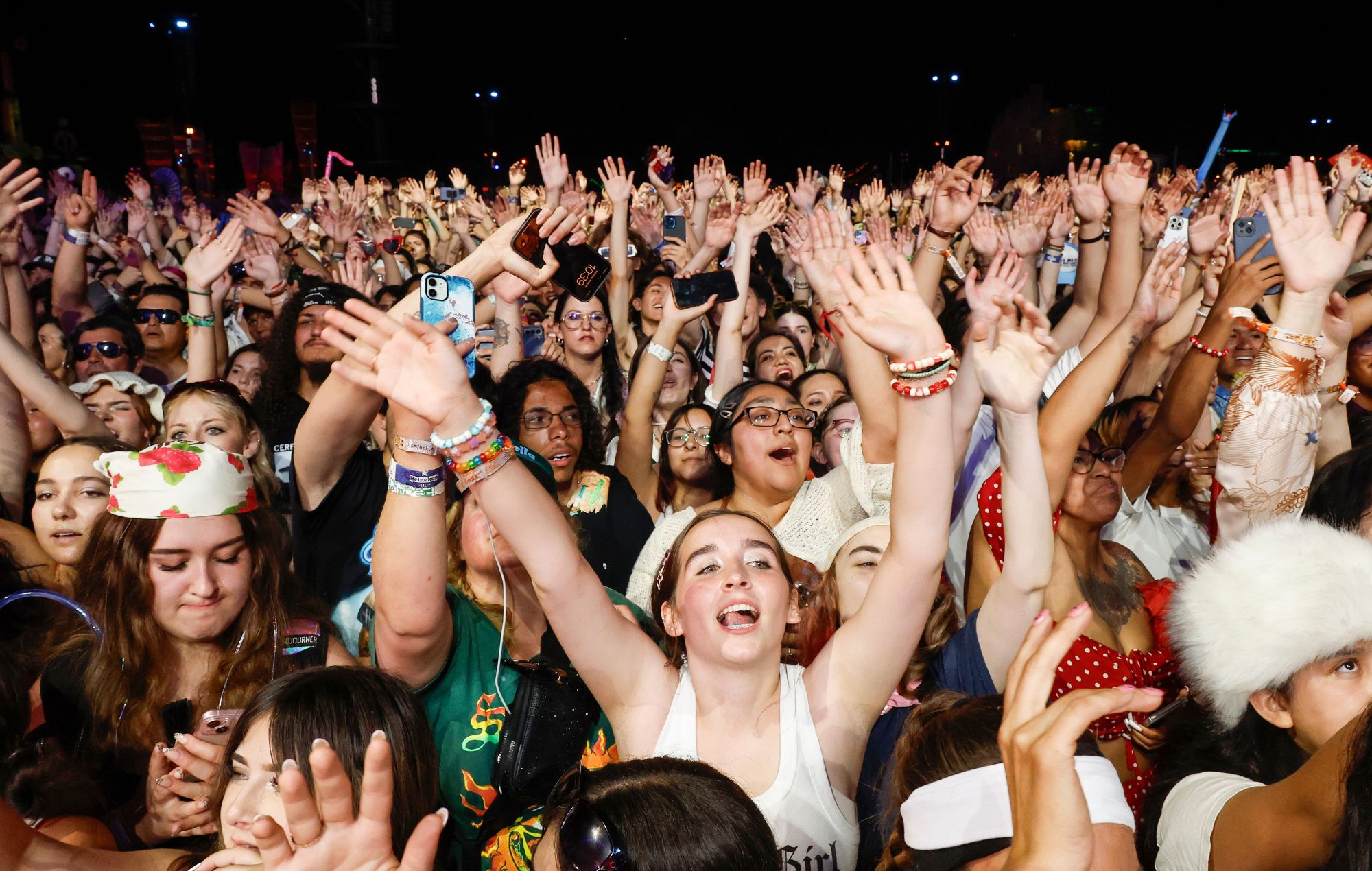 Les festivaliers regardent No Doubt se produire sur la scène Coachella lors du festival de musique et d'arts de Coachella Valley 2024 à l'Empire Polo Club le 20 avril 2024 à Indio, en Californie. 