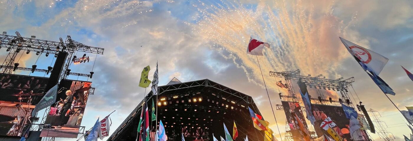 Glastonbury va introduire le « Terminal 1 », un « aéroport reconverti » pour célébrer la migration