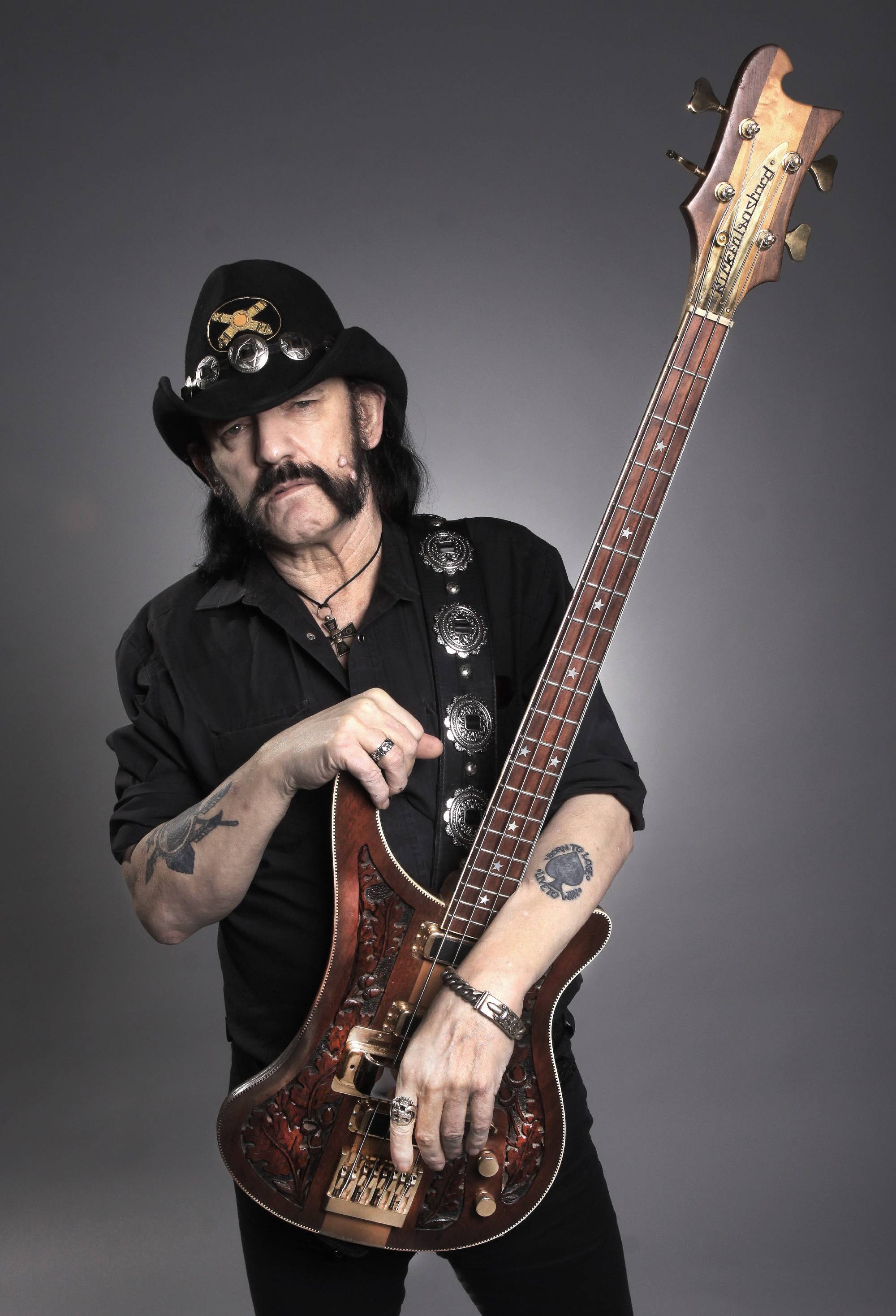 Portrait studio de Lemmy Kilmister (1945 - 2015) du groupe de hard rock Motorhead, Royaume-Uni, 7 novembre 2010. (Photo de Mick Hutson/Redferns)