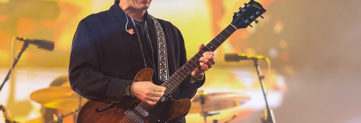 Kings of Leon partage la vidéo de son nouveau single rauque « Nothing To Do »