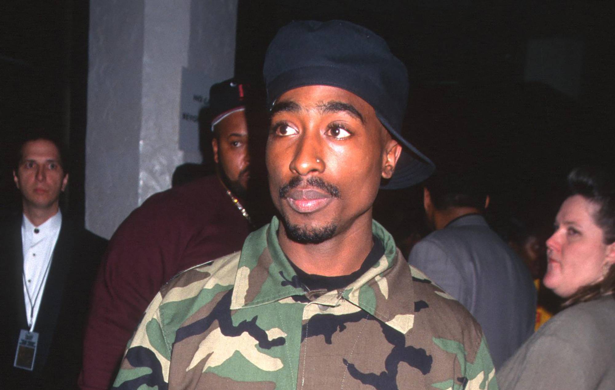 Tupac Shakur assiste à 10e Soul Train Music Awards annuelle au sanctuaire à Los Angeles, en Californie, le 29 mars 1996. (Photo de Ron Galella, Ltd./ron Galella Collection via Getty Images)