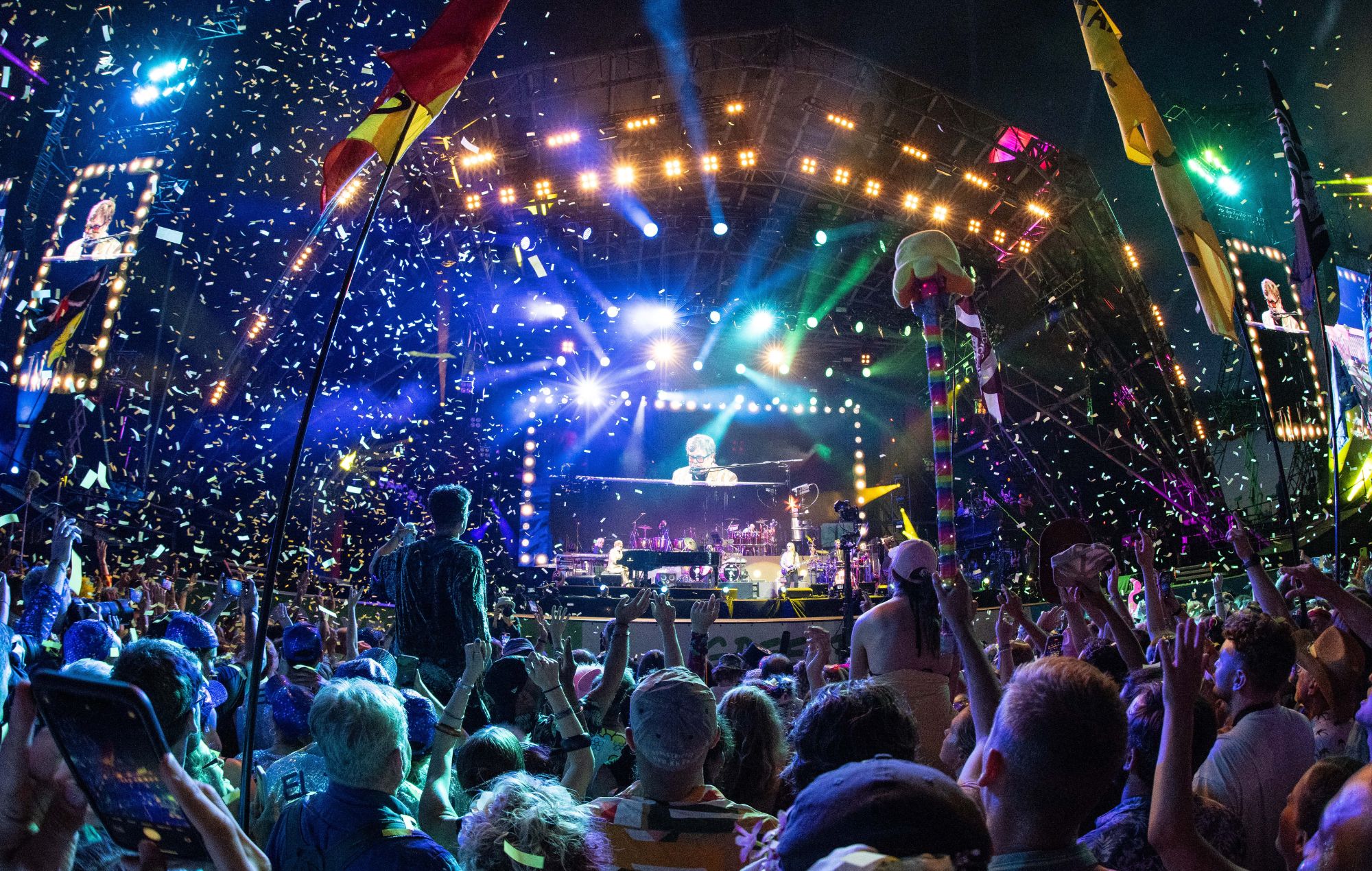 Sir Elton John se produit sur la scène Pyramid lors du cinquième jour du Glastonbury Festival 2023, le 25 juin 2023 à Glastonbury, en Angleterre. 