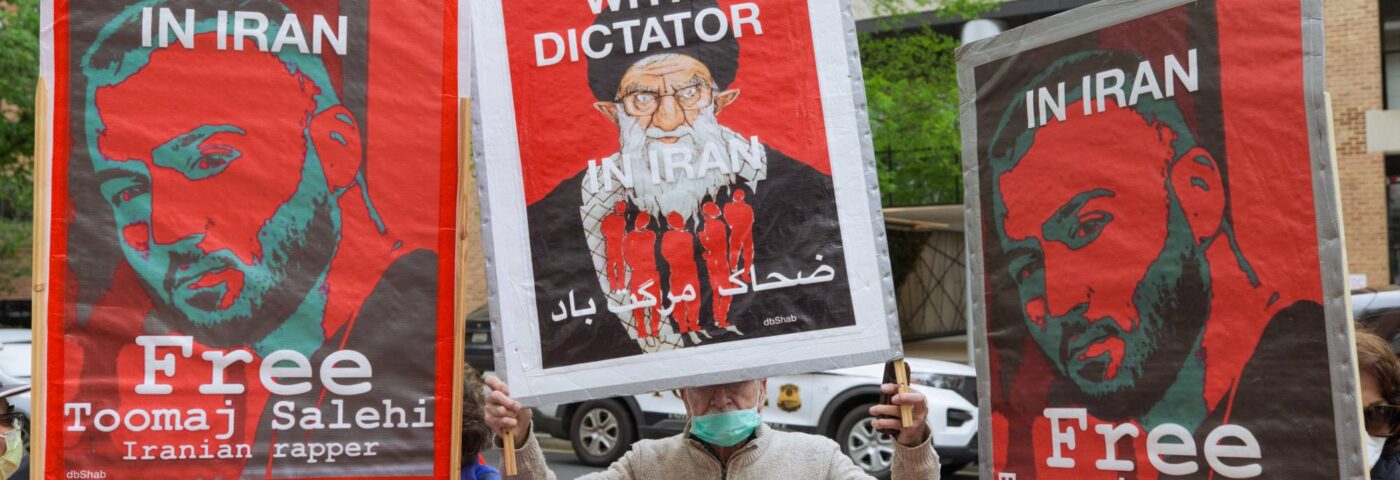 Le rappeur iranien Toomaj Salehi condamné à mort pour avoir manifesté contre le gouvernement
