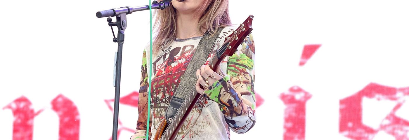 Paris Jackson dit que sa nouvelle musique sera « difficile à entendre pour certaines personnes » et qu'elle parle « de beaucoup de choses délicates »
