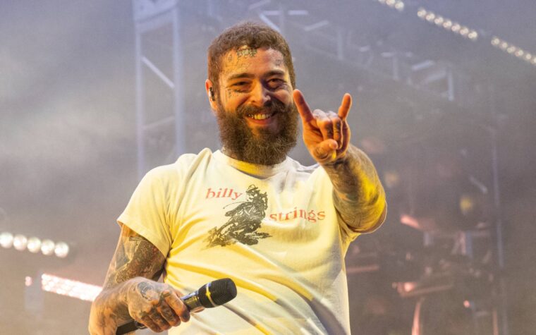 Regardez Post Malone jouer des reprises country demandées par les fans avec Brad Paisley et Dwight Yoakam à Stagecoach