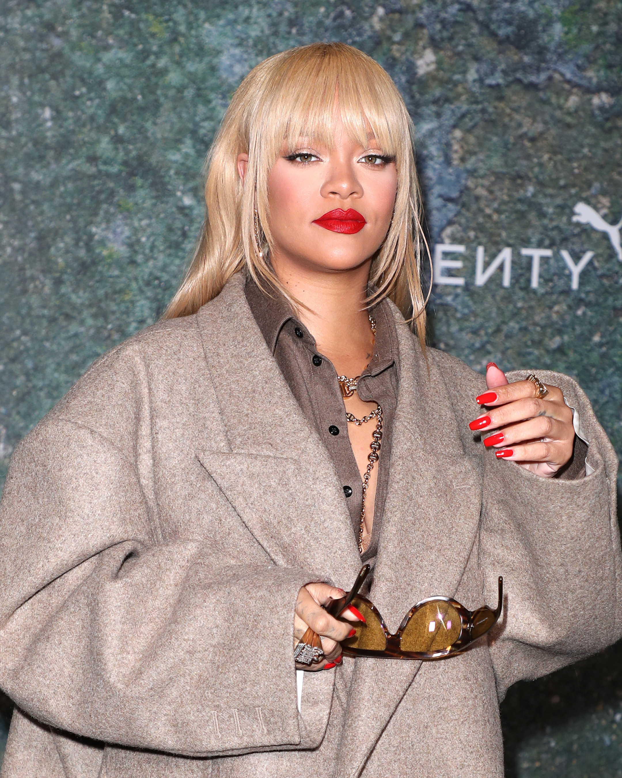 Rihanna à la soirée FENTY X Puma Creepers Phatty Earth Tone.  Crédit photo : Neil Mockford/WireImage
