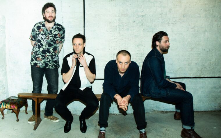 86TVs, le nouveau groupe de l'ex-Maccabees, annonce son premier album éponyme avec un nouveau single "Tambourine"