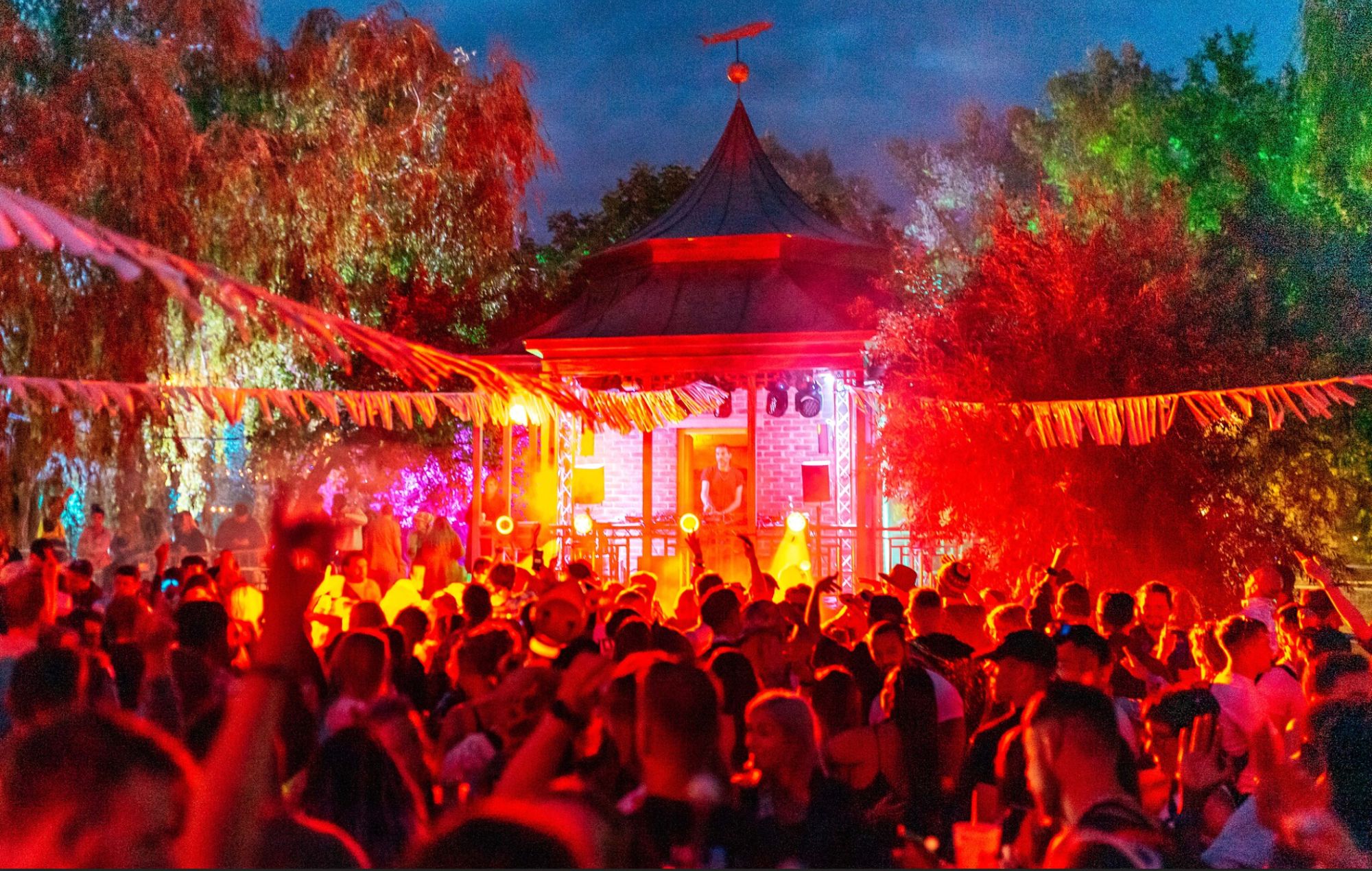 Foule à la Garden Party secrète