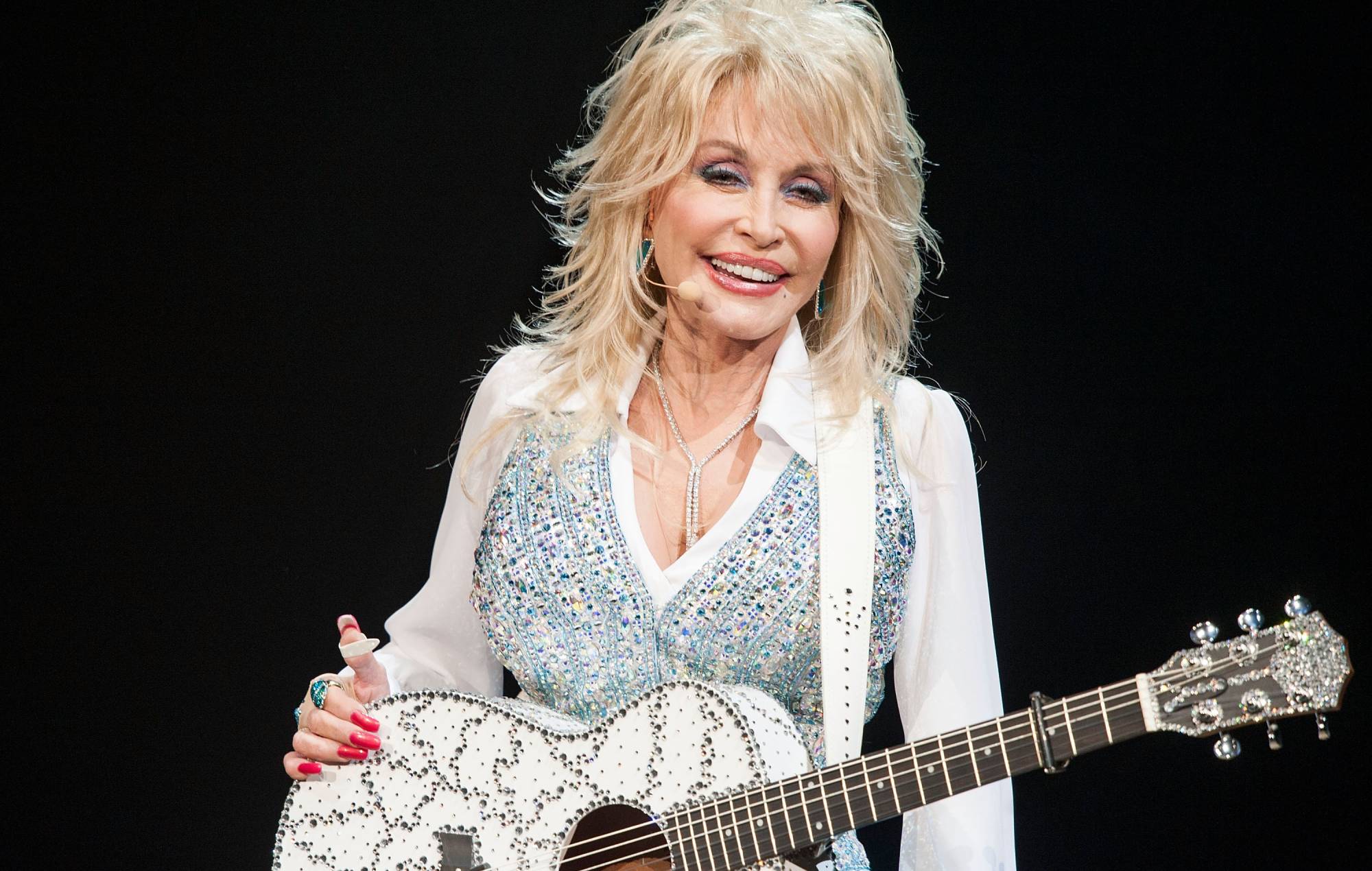 Dolly Parton se produit au Agua Caliente Casino le 24 janvier 2014 à Rancho Mirage, en Californie. (Photo de Valerie Macon / Getty Images)