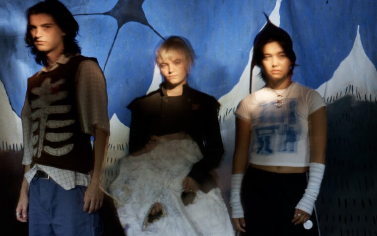 l'art-pop envoûtante s'élève au-dessus du battage médiatique