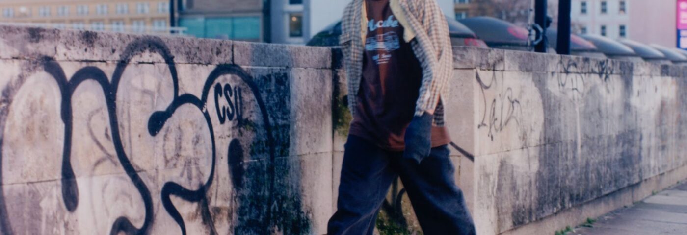 Écoutez Alfie Templeman ouvrir un « nouveau chapitre » sur le nouveau single « Beckham » inspiré de Londres