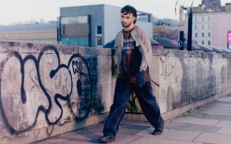 Écoutez Alfie Templeman ouvrir un « nouveau chapitre » sur le nouveau single « Beckham » inspiré de Londres