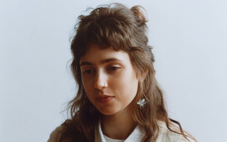 Clairo partage son nouveau single « Sexy to Someone » et annonce le nouvel album « Charm »