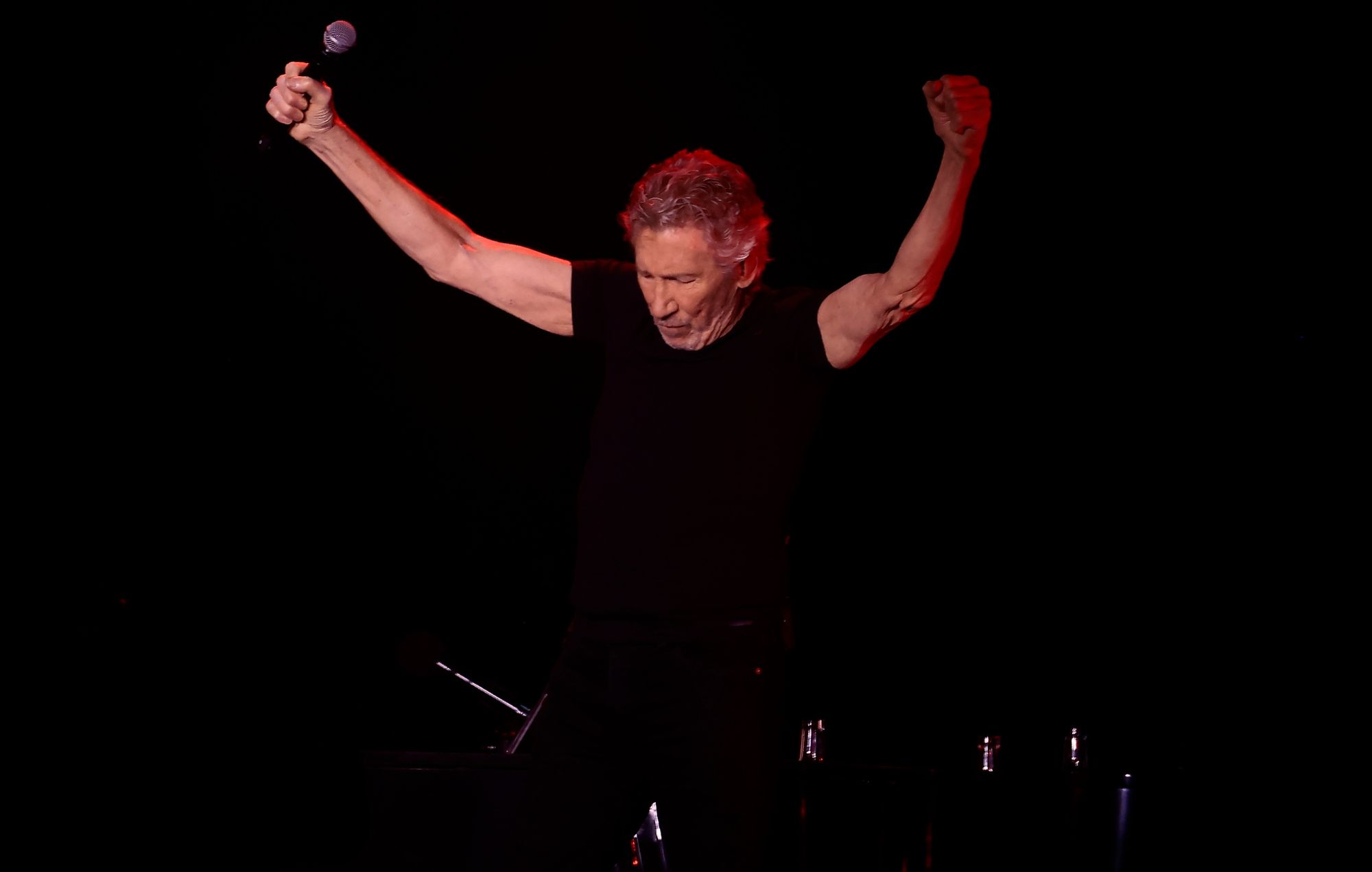 Roger Waters se produit sur scène en décembre 2023