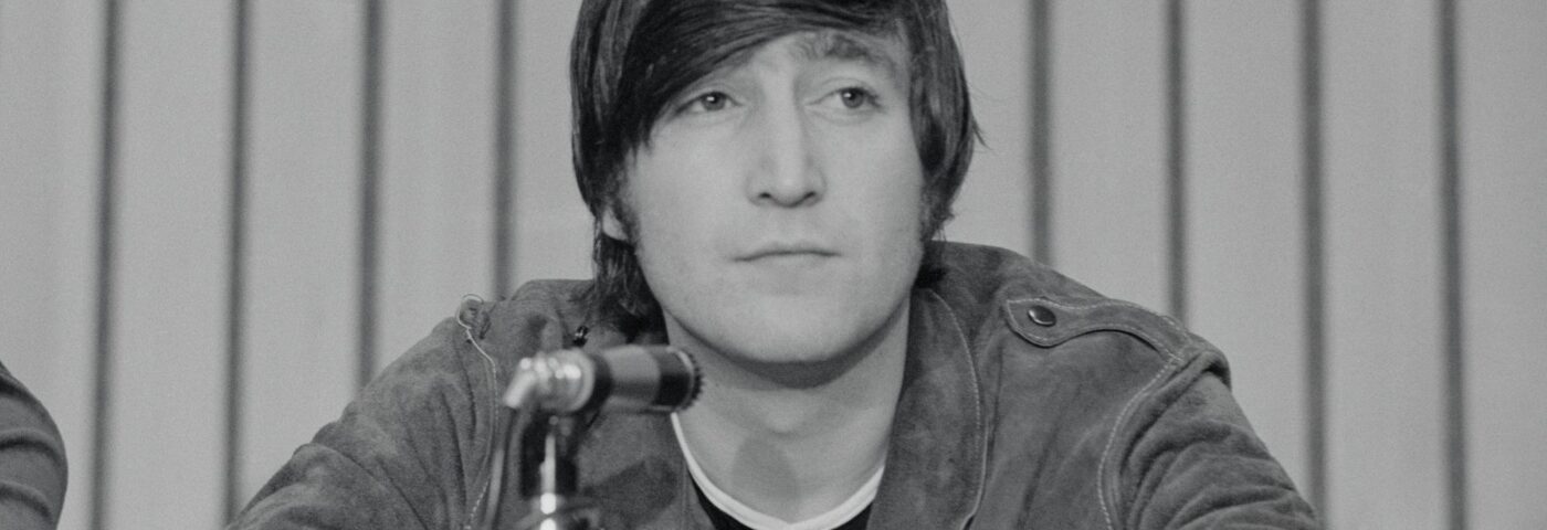 John Lennon perdu « A l'aide ! »  La guitare des Beatles bat un record aux enchères