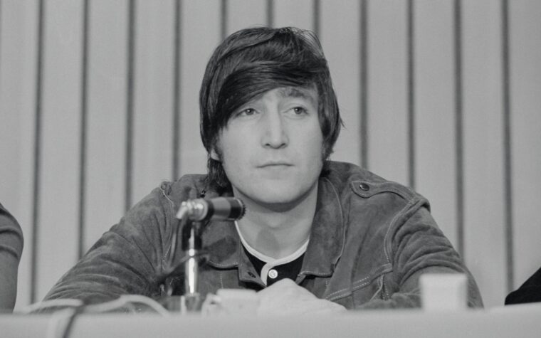 John Lennon perdu « A l'aide ! »  La guitare des Beatles bat un record aux enchères