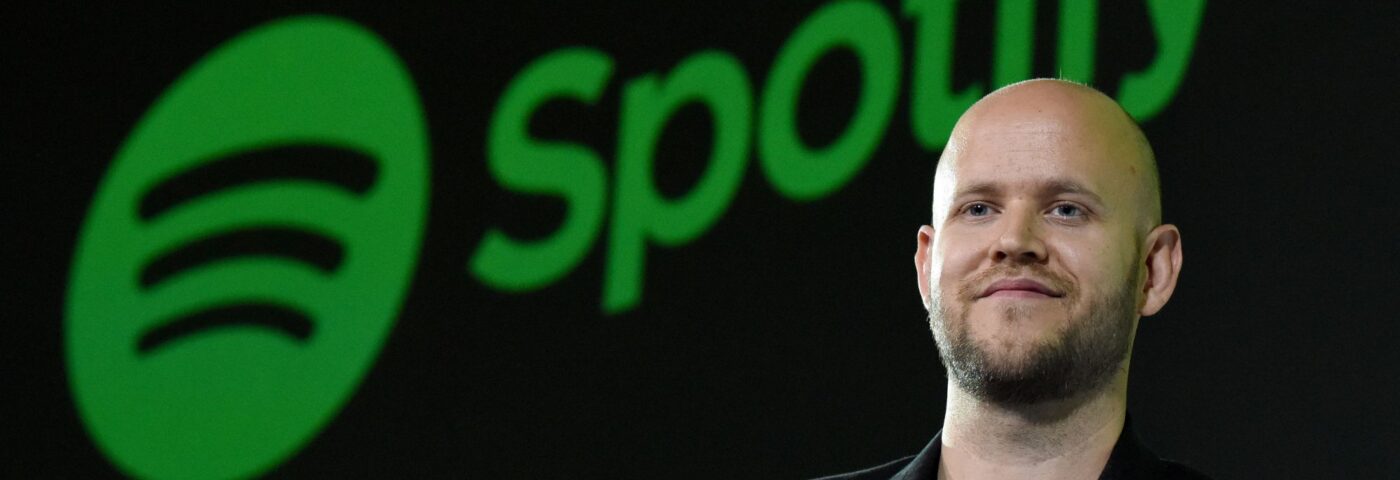 Les fans de musique et les artistes ripostent alors que le PDG de Spotify affirme que « le coût de création de contenu » est « proche de zéro ».