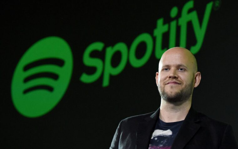 Les fans de musique et les artistes ripostent alors que le PDG de Spotify affirme que « le coût de création de contenu » est « proche de zéro ».