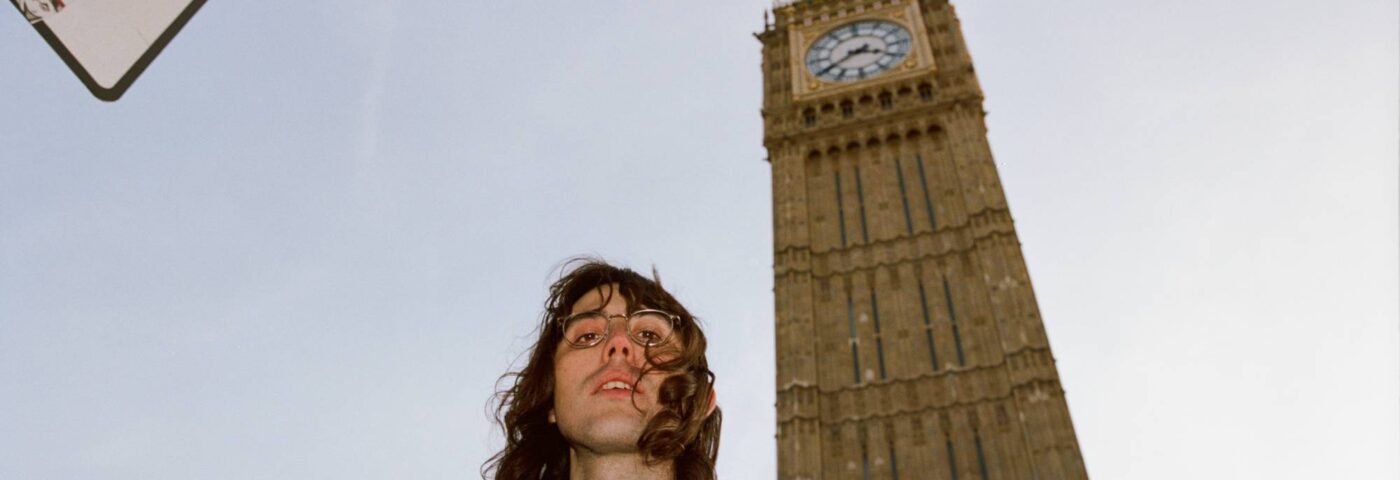 AG Cook – Critique 'Britpop' : pop ludique d'un leader de la scène
