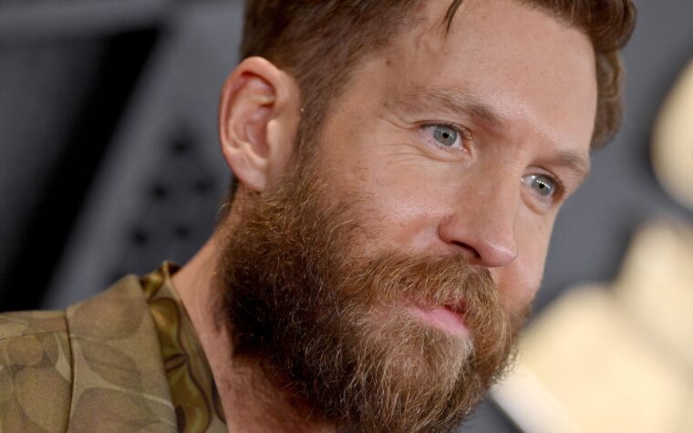 Calvin Harris taquine une nouvelle chanson sur TikTok avec un chanteur invité mystérieux