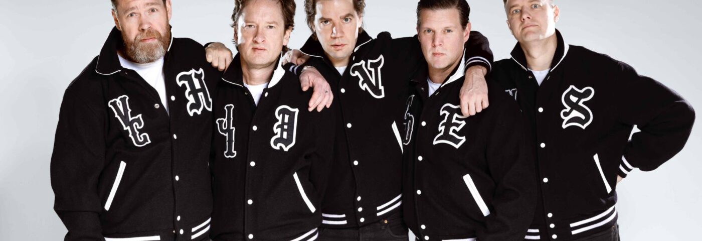 Découvrez la reprise tapageuse de The Hives de « Hooked On A Feeling » de Blue Swede