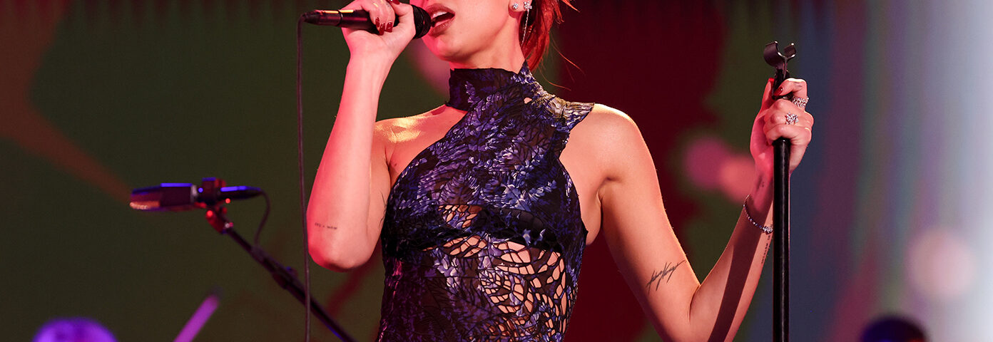 Dua Lipa annonce les dates de la tournée asiatique de « Radical Optimism »