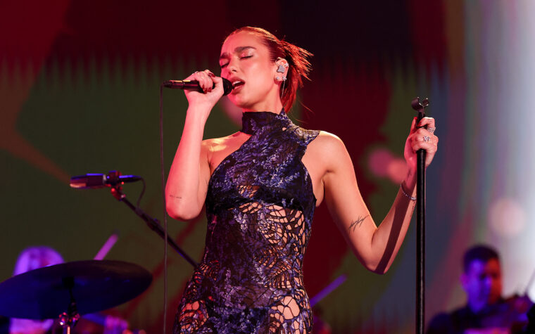 Dua Lipa annonce les dates de la tournée asiatique de "Radical Optimism"