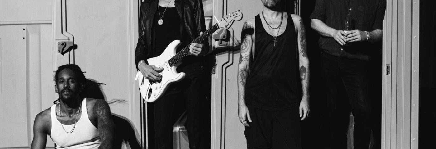 Écoutez la première nouvelle musique de Head Automatica depuis 2006 avec le nouveau single « Bear The Cross »