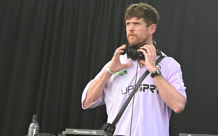 Écoutez le nouveau single «Thrown Around» de James Blake