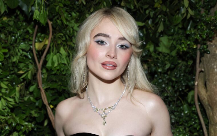 "Espresso" de Sabrina Carpenter passe un mois complet au numéro un