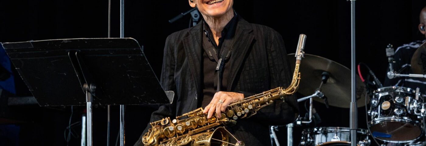 Hommages rendus après la mort de la légende du saxophone David Sanborn