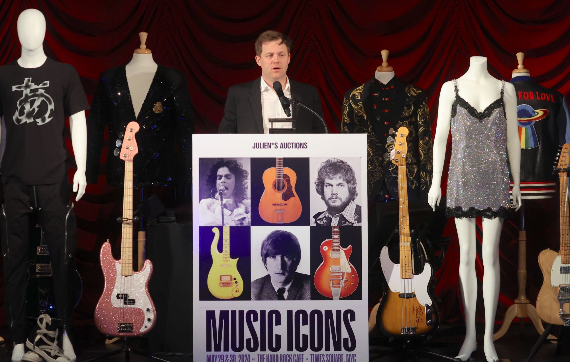 L'emblématique Framus de 1964 de John Lennon « Aide ! »  la guitare sera présente à l'événement Music Icons de Julien's Auctions le mercredi 29 mai 2024. 