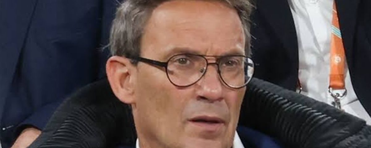 À 58 ans, le cri du cœur de Julien Courbet aux Français : « Boycottez tout ce qui…