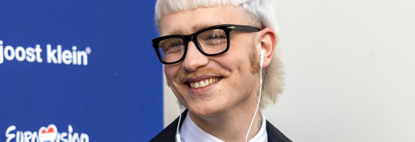 La chaîne néerlandaise se dit « très déçue et bouleversée » par la disqualification de Joost Klein, candidat à l'Eurovision