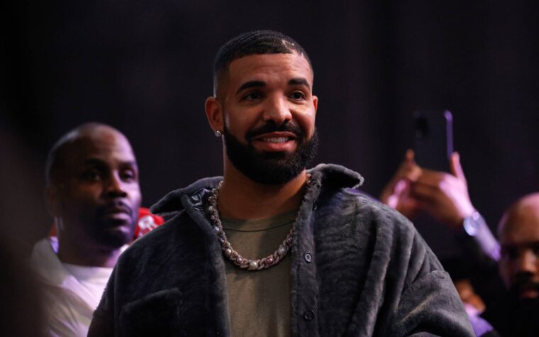 La voix de Drake remplace Tupac et Snoop Dogg dans le montage viral du controversé "Taylor Made Freestyle"