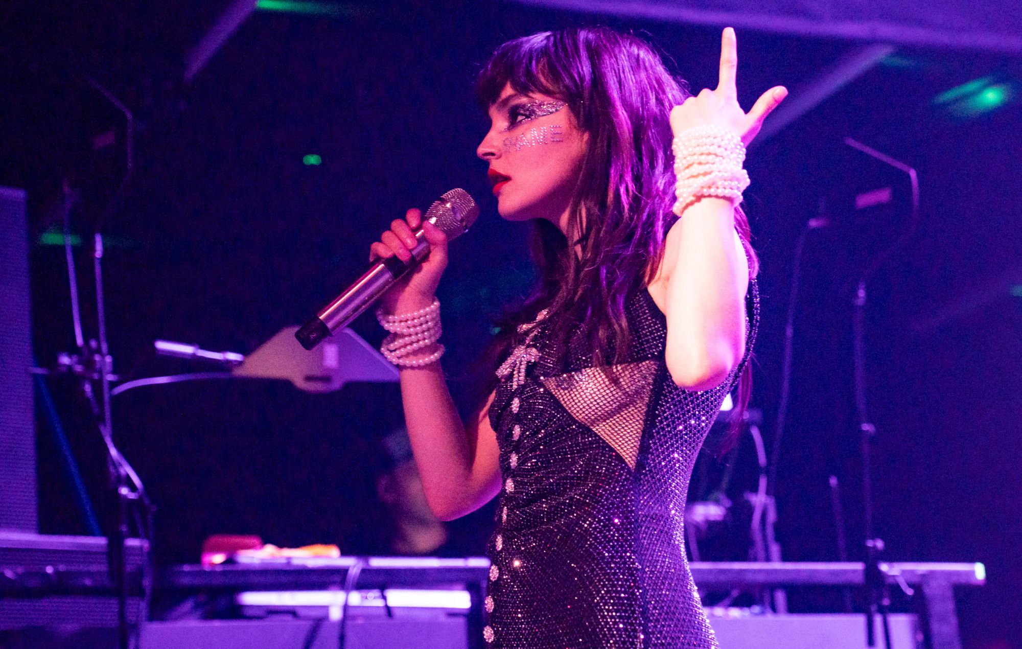   Lauren Mayberry se produit au KOKO le 9 octobre 2023 à Londres, en Angleterre. 