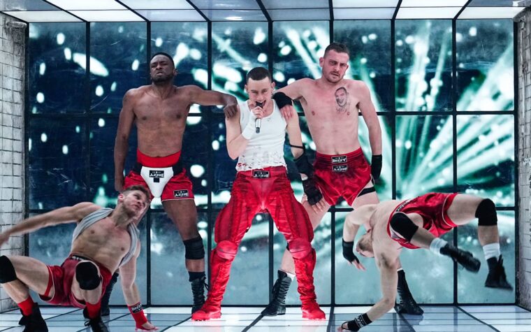 Le père d'Olly Alexander "surpris" que le public ne lui donne aucun point