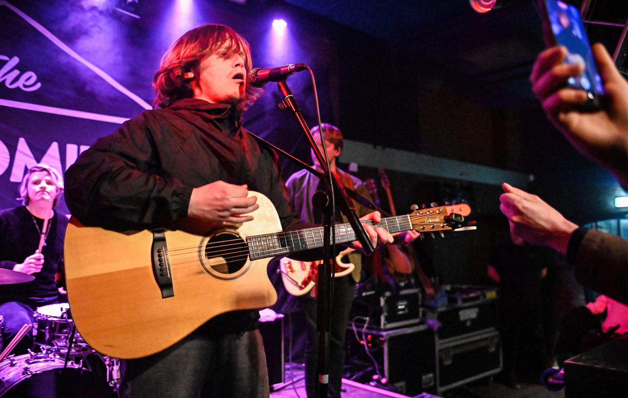 Jamie Webster se produit en direct sur scène au Leadmill, Sheffield. 