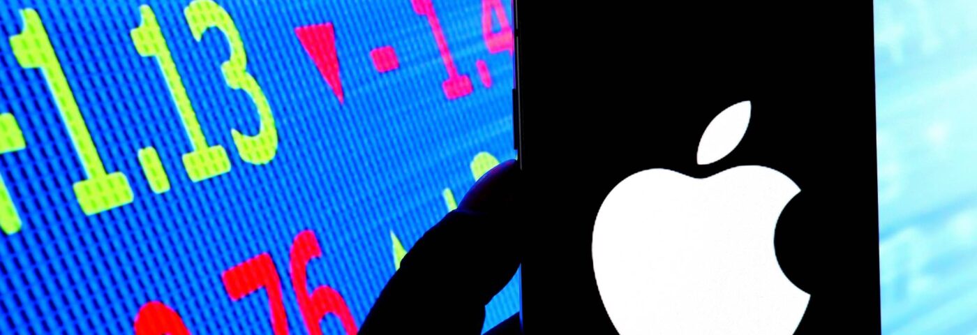 Les fans de musique partagent des réactions négatives alors qu'Apple détruit des instruments vintage dans une nouvelle publicité « sourde », « laide et dystopique » pour iPad Pro