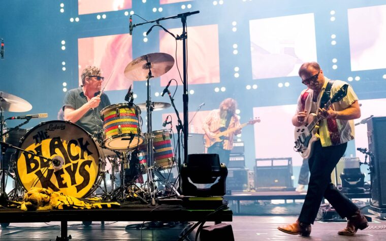 Les fans réagissent alors que les Black Keys annulent toute la tournée des arènes en Amérique du Nord en 2024