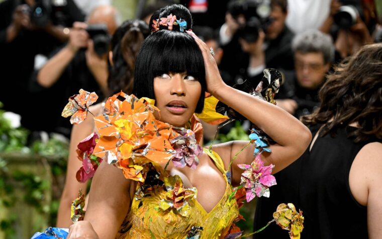 Les fans sont confus alors que Nicki Minaj demande une minute de silence pour sa "chère amie" la princesse Diana