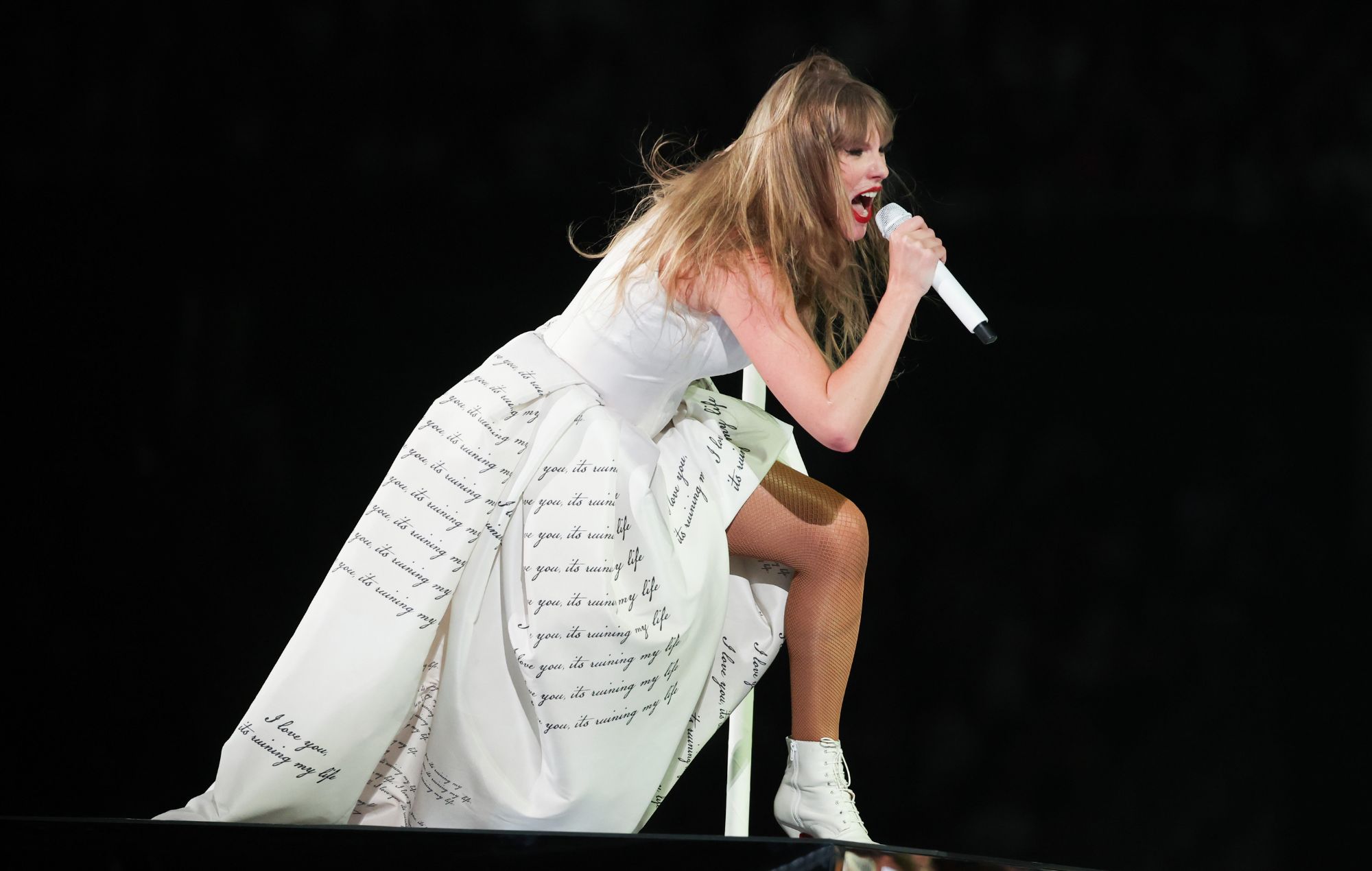   Taylor Swift se produit à la Friends Arena le 17 mai 2024 à Stockholm, en Suède.