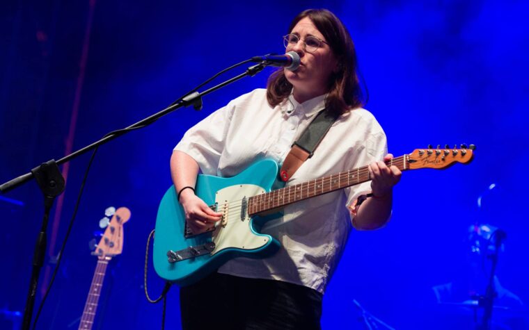 Pillow Queens devient le premier groupe à boycotter Latitude 2024 en raison des liens de son sponsor Barclays avec Israël
