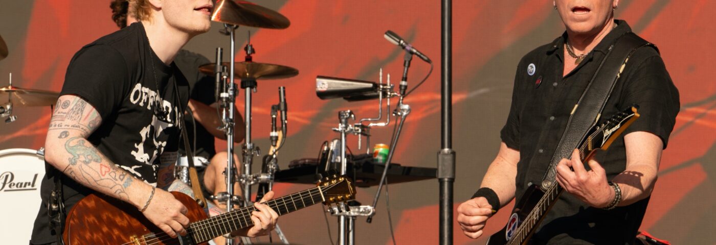 Regardez Ed Sheeran interpréter « Million Miles Away » avec The Offspring