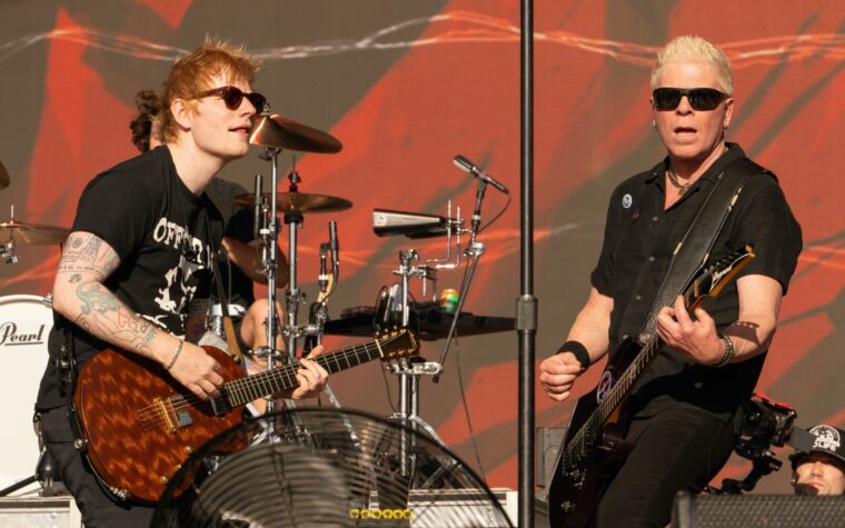 Regardez Ed Sheeran interpréter « Million Miles Away » avec The Offspring
